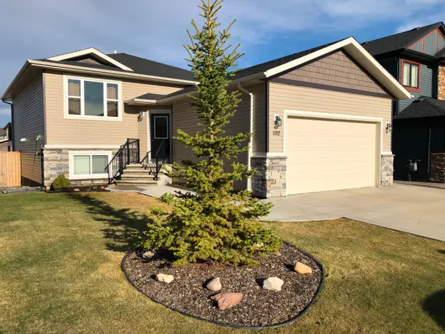 Double Car Garage – 3 Bedroom - Vanier Woods – SE Red Deer