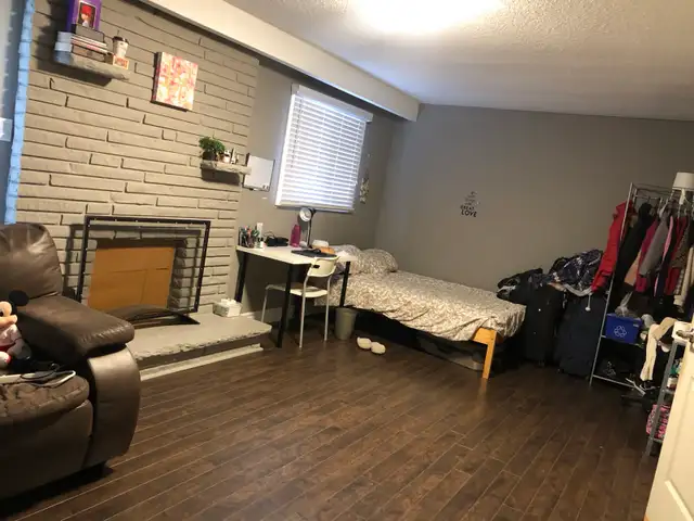 CLOSE TO SENECA COLLEGE-ONE BIG ROOM FOR RENT