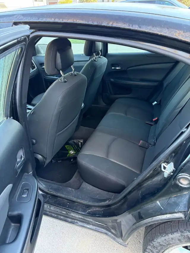 2011 Dodge Avenger SXT - Photo 2