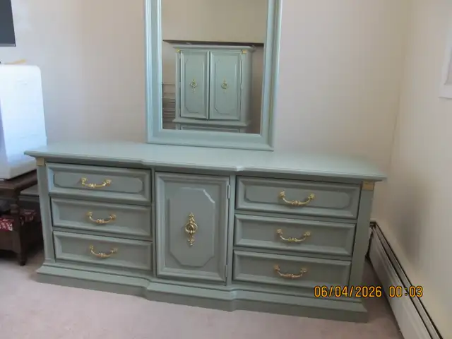 REAL WOOD BEDROOM FURNITURE ( QUEEN SIZE HEADBOARD )