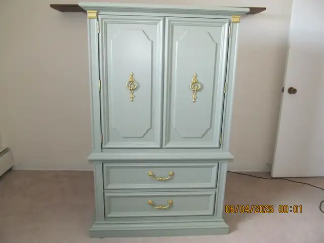 REAL WOOD BEDROOM FURNITURE ( QUEEN SIZE HEADBOARD ) - Photo 4