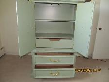 REAL WOOD BEDROOM FURNITURE ( QUEEN SIZE HEADBOARD ) - Photo 5