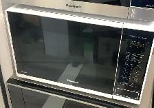 Microwave- Panasonic 1.3 Cu ft  NN-SC64MW- White Used.