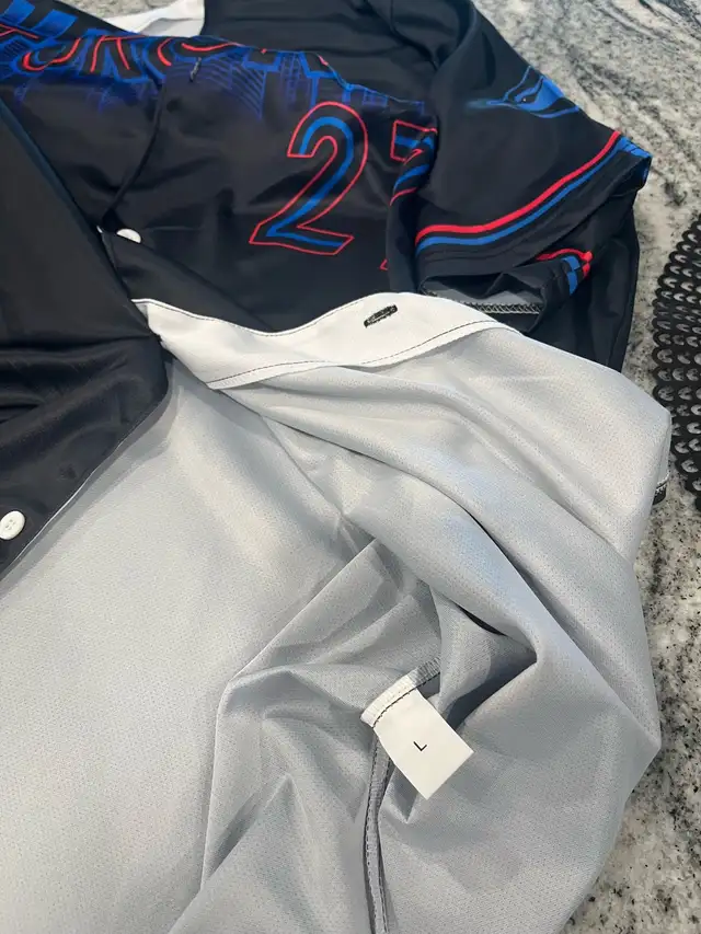 2 Blue Jays Jerseys - Photo 4