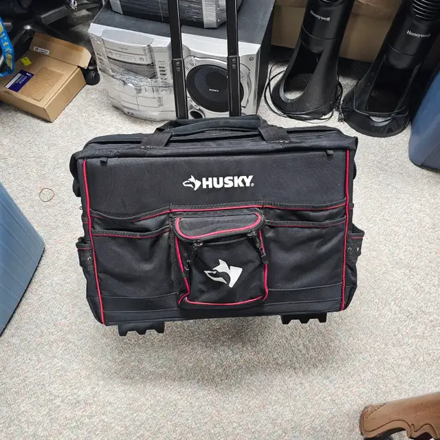 Brand new Husky 22-inch Pro Grade Rolling Tote 38 storage pocket