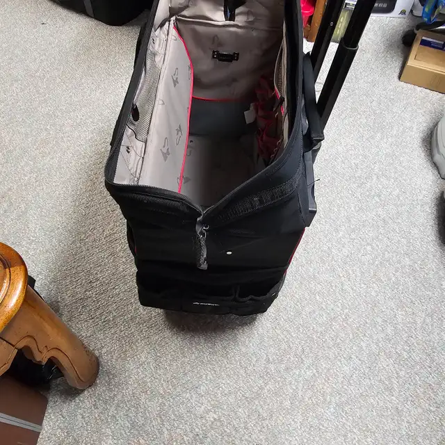 Brand new Husky 22-inch Pro Grade Rolling Tote 38 storage pocket - Photo 3