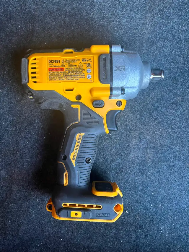 DEWALT 20V MAX XR 1/2 in. Mid-Range Impact Wrench - Photo 2