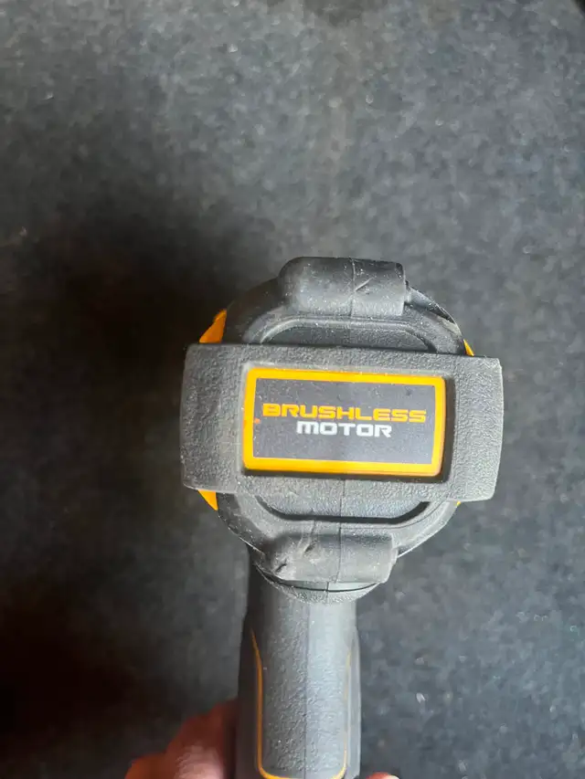 DEWALT 20V MAX XR 1/2 in. Mid-Range Impact Wrench - Photo 3