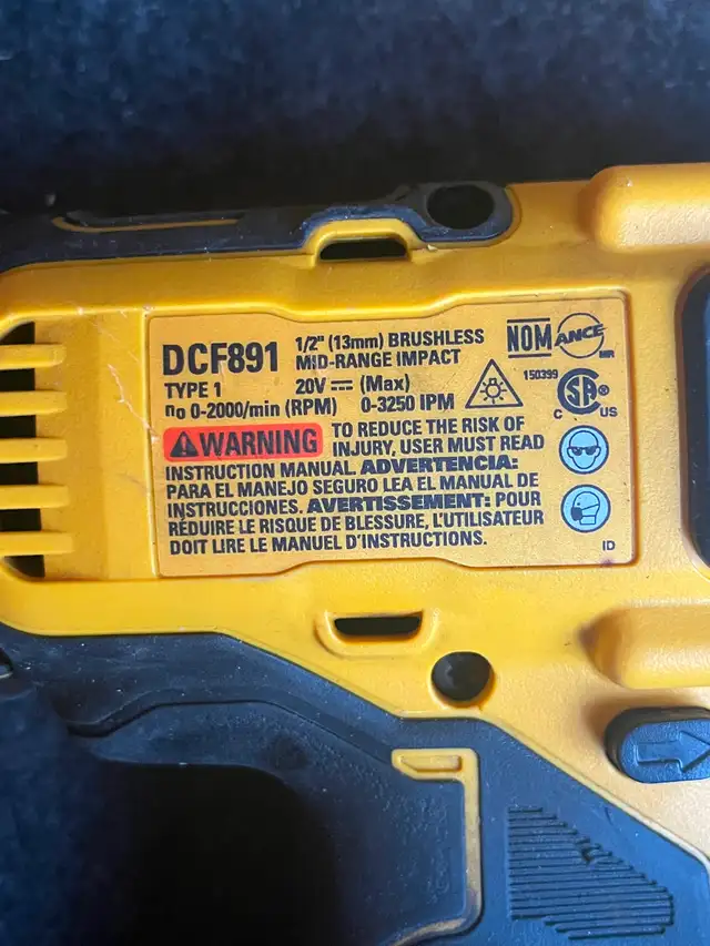 DEWALT 20V MAX XR 1/2 in. Mid-Range Impact Wrench - Photo 4