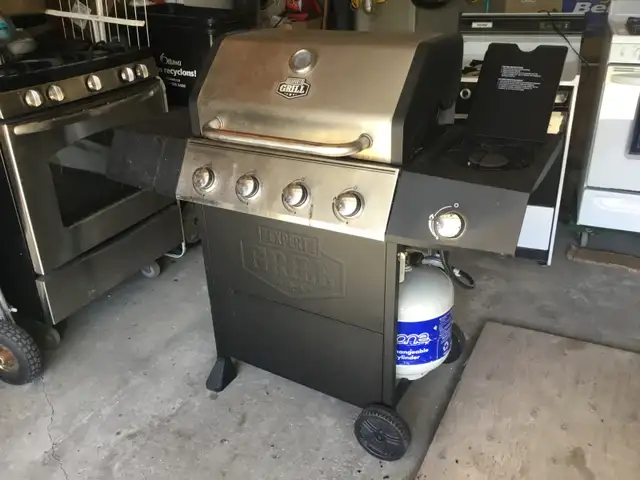 4 Burner Propane BBQ (Expert Grill) - Photo 3