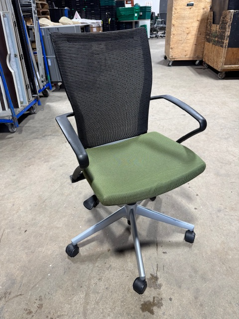 Chairs/ Haworth Very Meeting room chairs $99.99/excellen condit - Photo 2