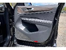 2026 Volkswagen Atlas Execline R Line | 7 Seat | Vented Leather - Photo 19