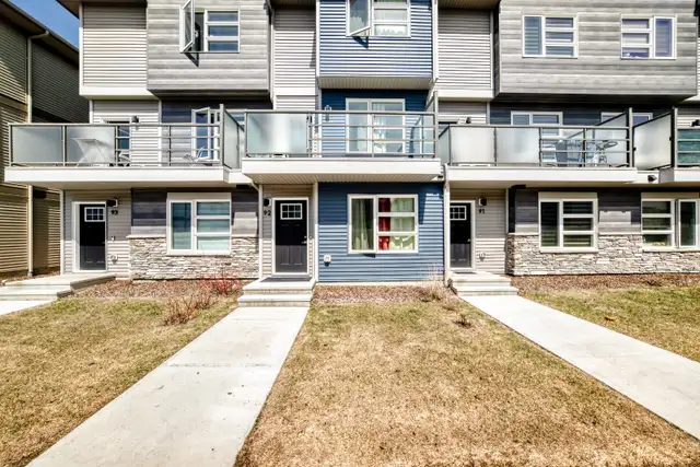 2021 Built 3 Bedroom Townhouse w/ LOW CONDO FEE!