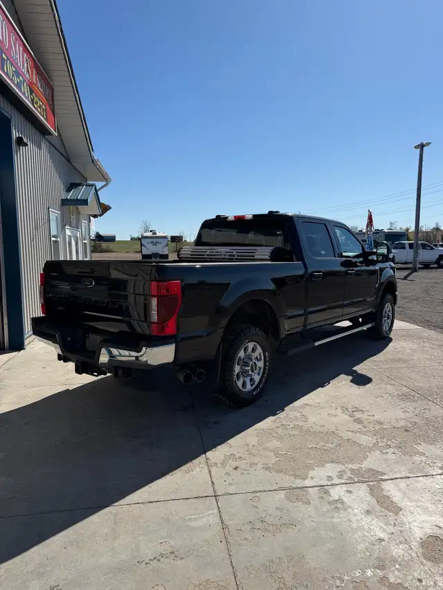 2021 Ford F250 Super Duty XLT 4x4 - Photo 2