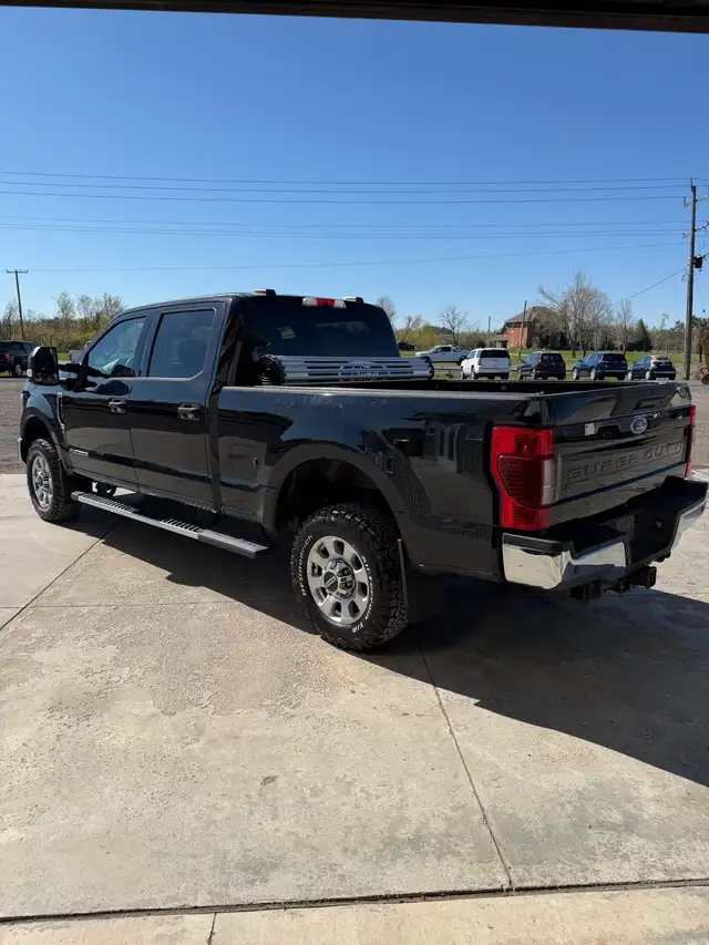 2021 Ford F250 Super Duty XLT 4x4 - Photo 3