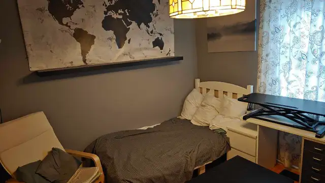Really nice, warm and cozy, room for rent, all in