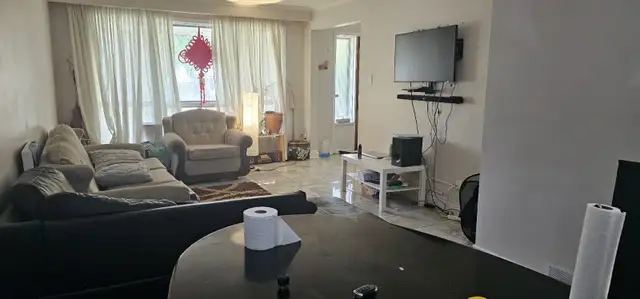 Room for rent near humber college - Photo 2