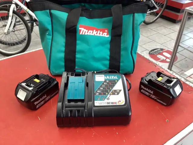 ensemble de perceuse Makita 18 Volt - Photo 2