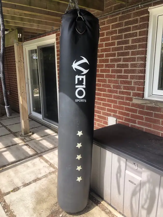 VEIO SPORTS 125lbs Muay Thai Heavy Bag