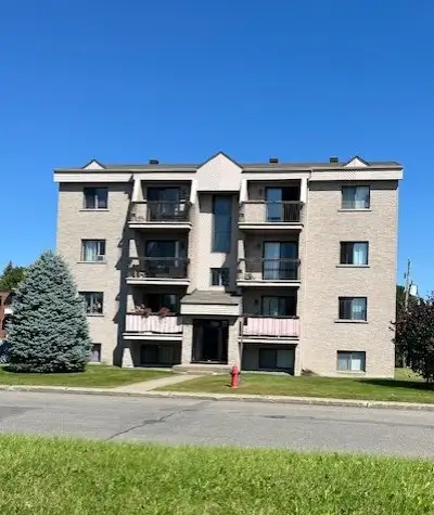 4 ½  logement à louer derrière Galerie Terrebonne libre à 1230$