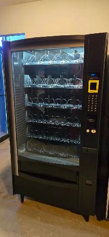 Snack Vending Machine - Photo 3