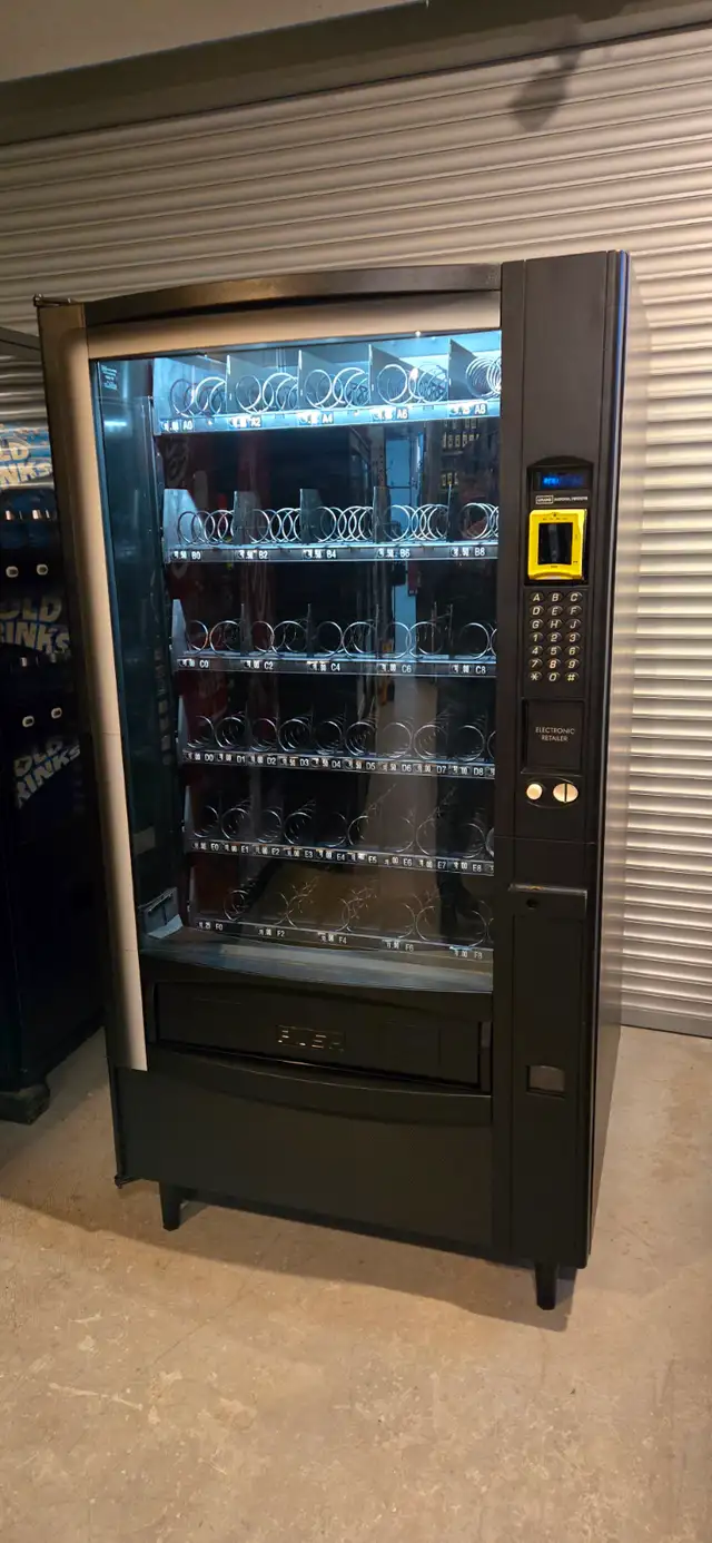 Snack Vending Machine - Photo 6