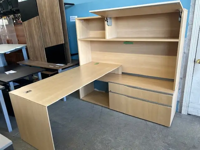 Desks/ Lacasse L-Shape 6x6 station with hutch only $550 exce con - Photo 2