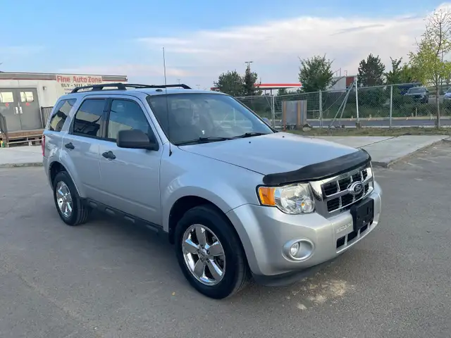 2011 Ford Escape XLT AWD V6 : Low Mileage - Photo 2