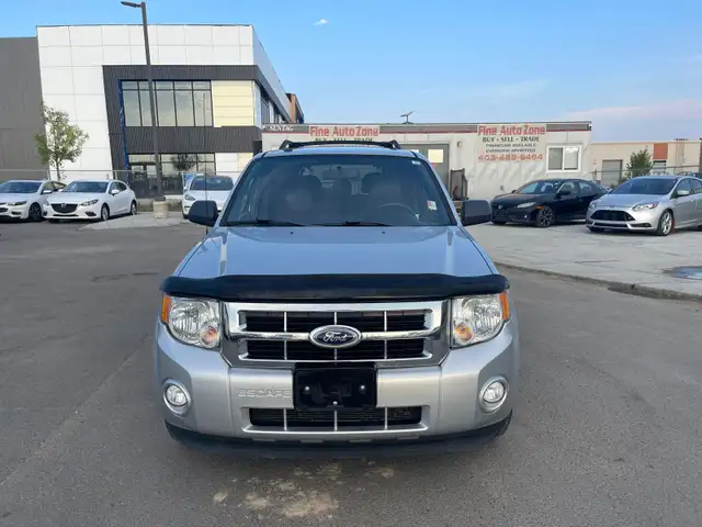 2011 Ford Escape XLT AWD V6 : Low Mileage - Photo 3