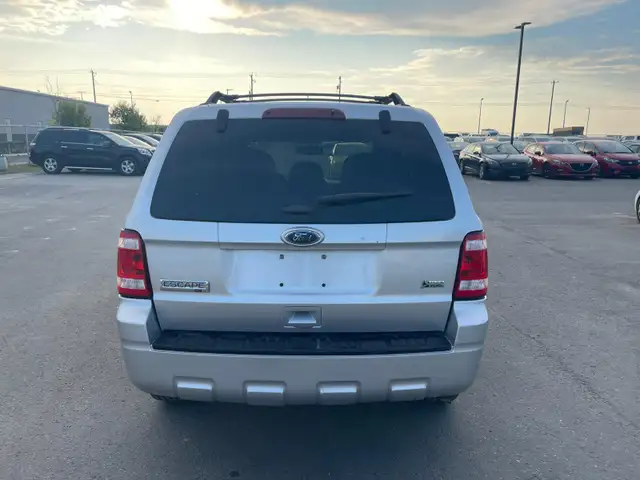 2011 Ford Escape XLT AWD V6 : Low Mileage - Photo 5