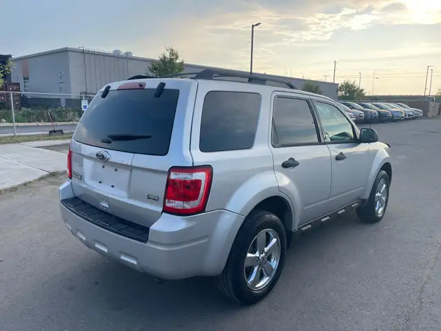 2011 Ford Escape XLT AWD V6 : Low Mileage - Photo 6