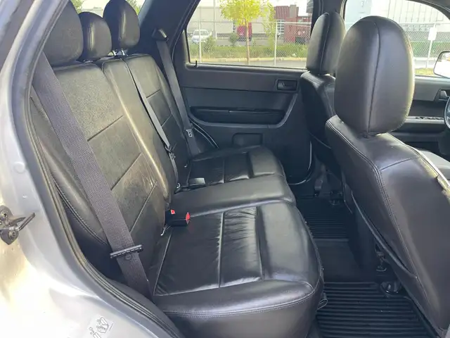 2011 Ford Escape XLT AWD V6 : Low Mileage - Photo 11