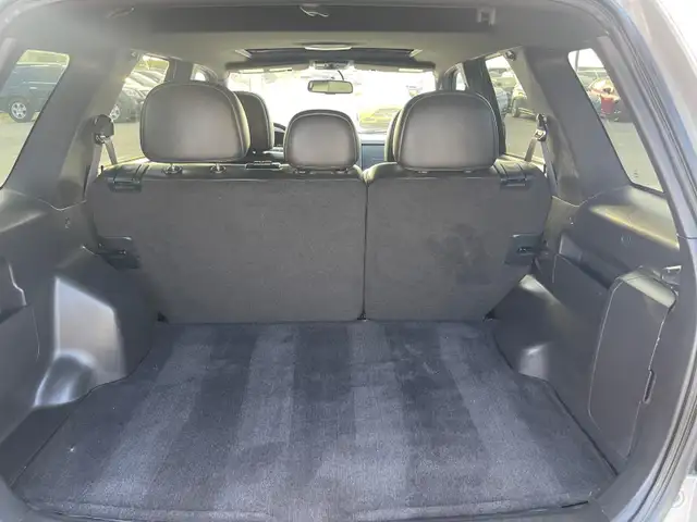 2011 Ford Escape XLT AWD V6 : Low Mileage - Photo 12