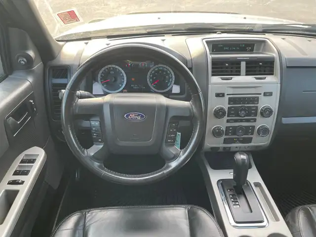 2011 Ford Escape XLT AWD V6 : Low Mileage - Photo 13