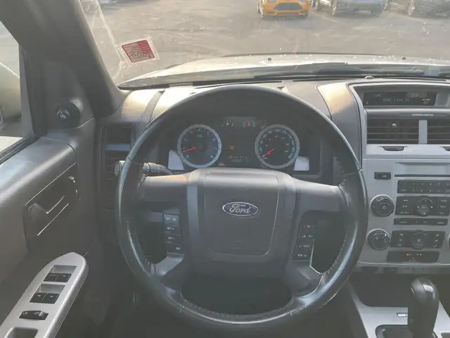 2011 Ford Escape XLT AWD V6 : Low Mileage - Photo 14