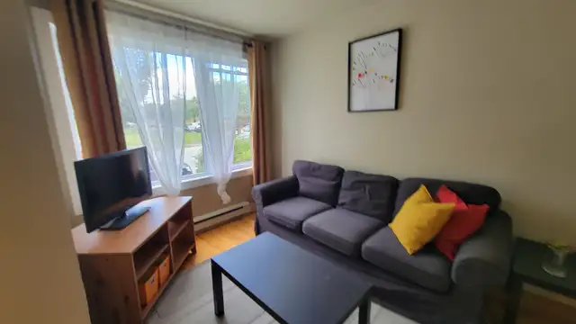 Exceptionnel ! Logement 3 1/2 meublé face au parc – Métro à 5' - Photo 2