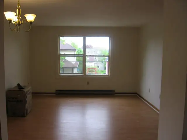 June 1 Spacious 2 Bedroom Apartment $1825 Evans Avenue Fairview