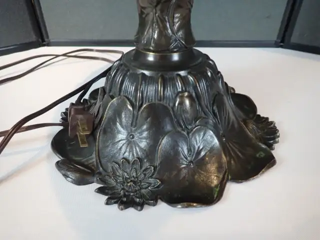 Deco Styled Glass Shaded Lamp - Photo 2