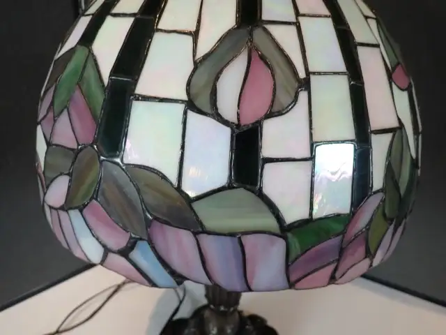 Deco Styled Glass Shaded Lamp - Photo 4