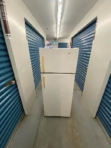 WHITE APARTMENT REFRIGERATOR - Photo 3