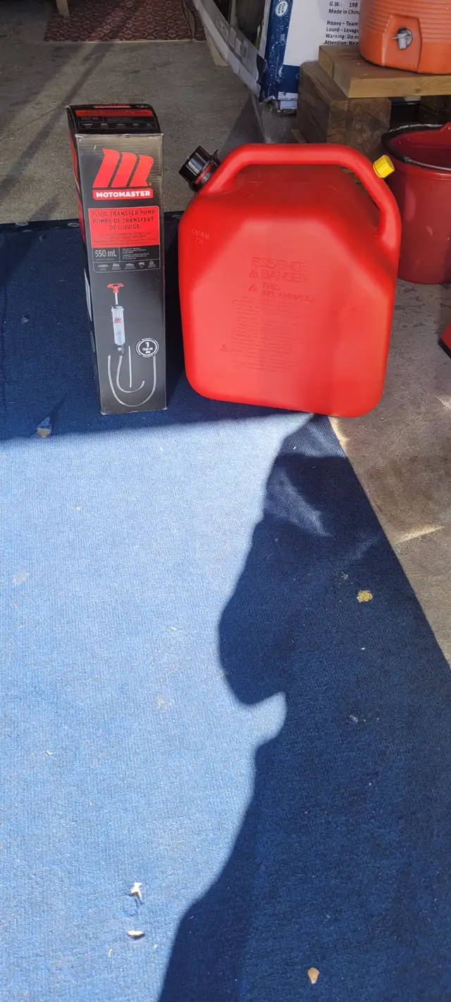 25Litre Gas Can  NEW   // Motomaster Fluid Transfer pump NEW