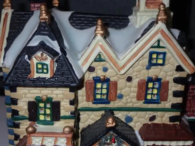 Porcelain Victorian House Village Piece - Photo 4