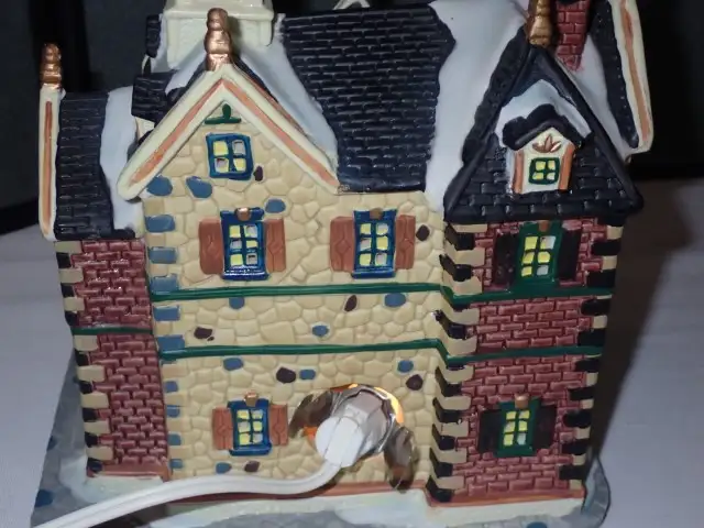 Porcelain Victorian House Village Piece - Photo 5