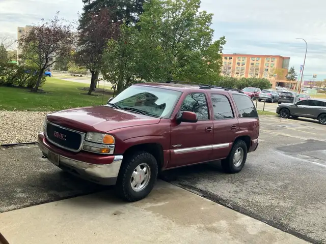 2003 GMC Yukon - Photo 2