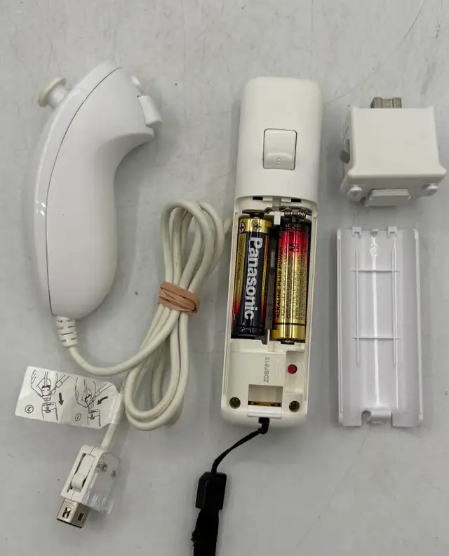 Nintendo Wii Console Complete with Controllers and Accessories - Photo 8