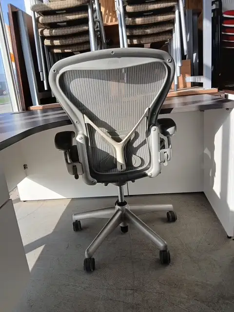 Herman Miler Aeron chairs B & C sizes in 2 different colors $725 - Photo 3