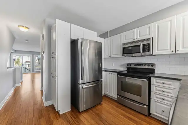 Bright & Functional Condo in Chapman Mills w/ Dual Ensuites - Photo 4