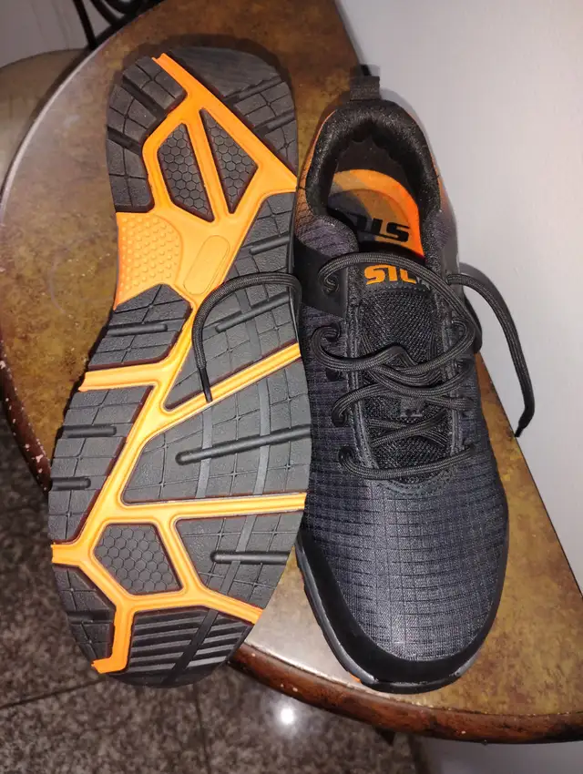 Safety shoes new size 9.5 - Photo 2