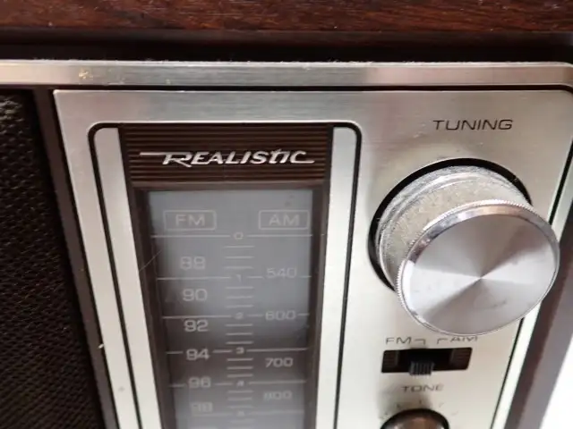 Realistic Radio - Photo 2