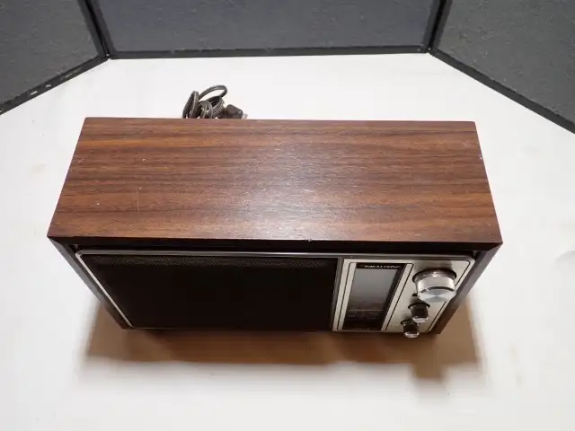Realistic Radio - Photo 4
